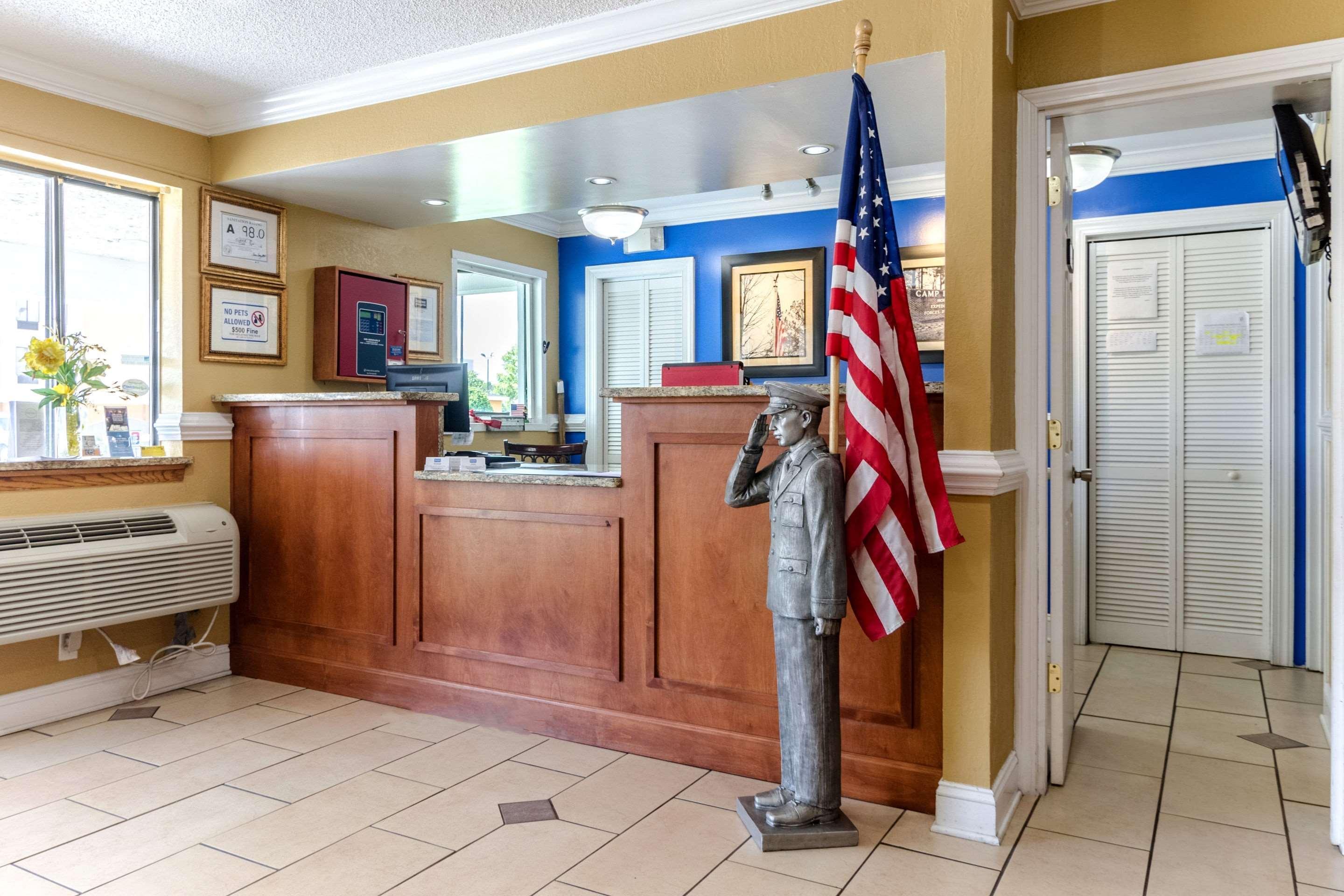 Rodeway Inn & Suites Jacksonville Near Camp Lejeune Exterior photo