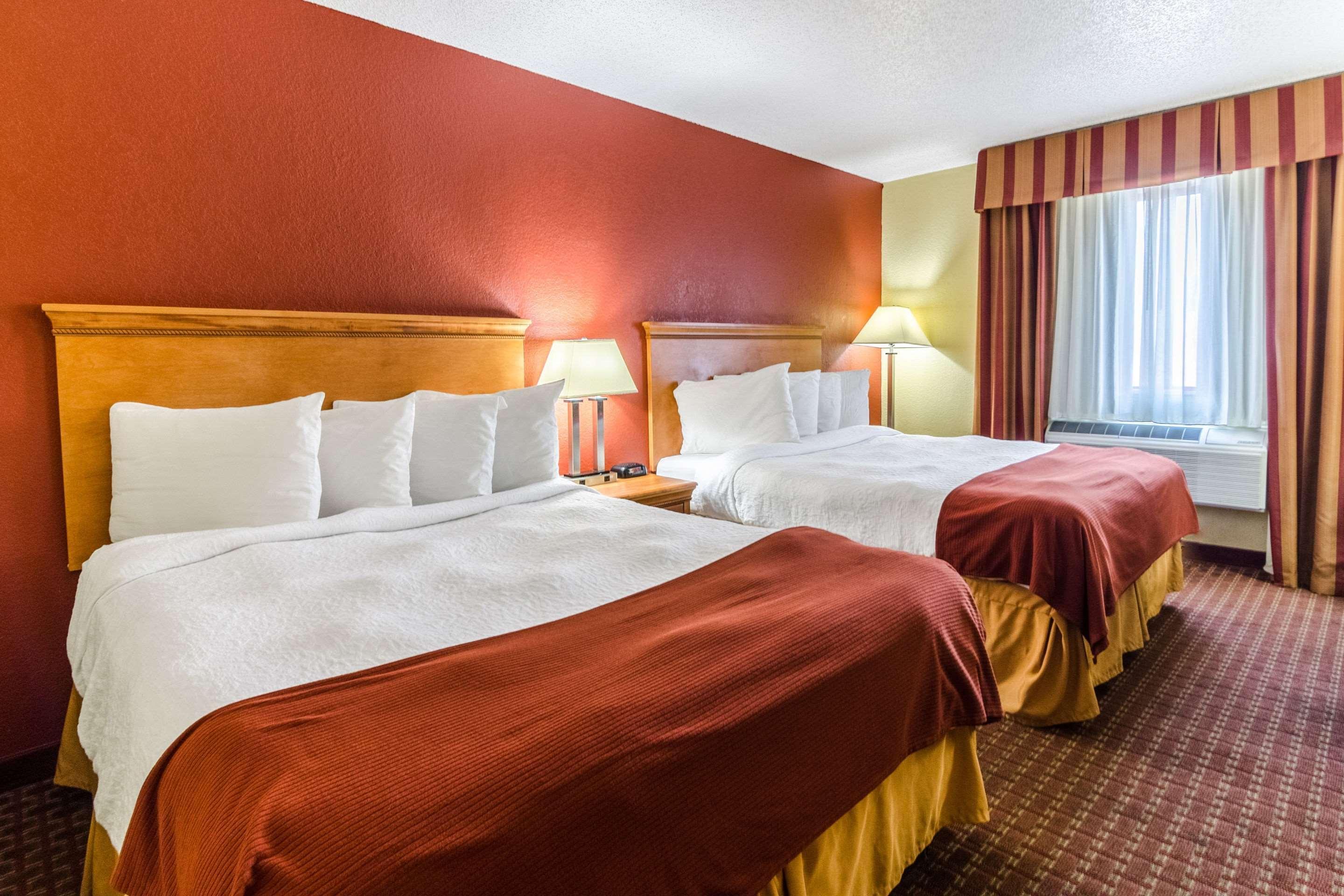 Rodeway Inn & Suites Jacksonville Near Camp Lejeune Exterior photo