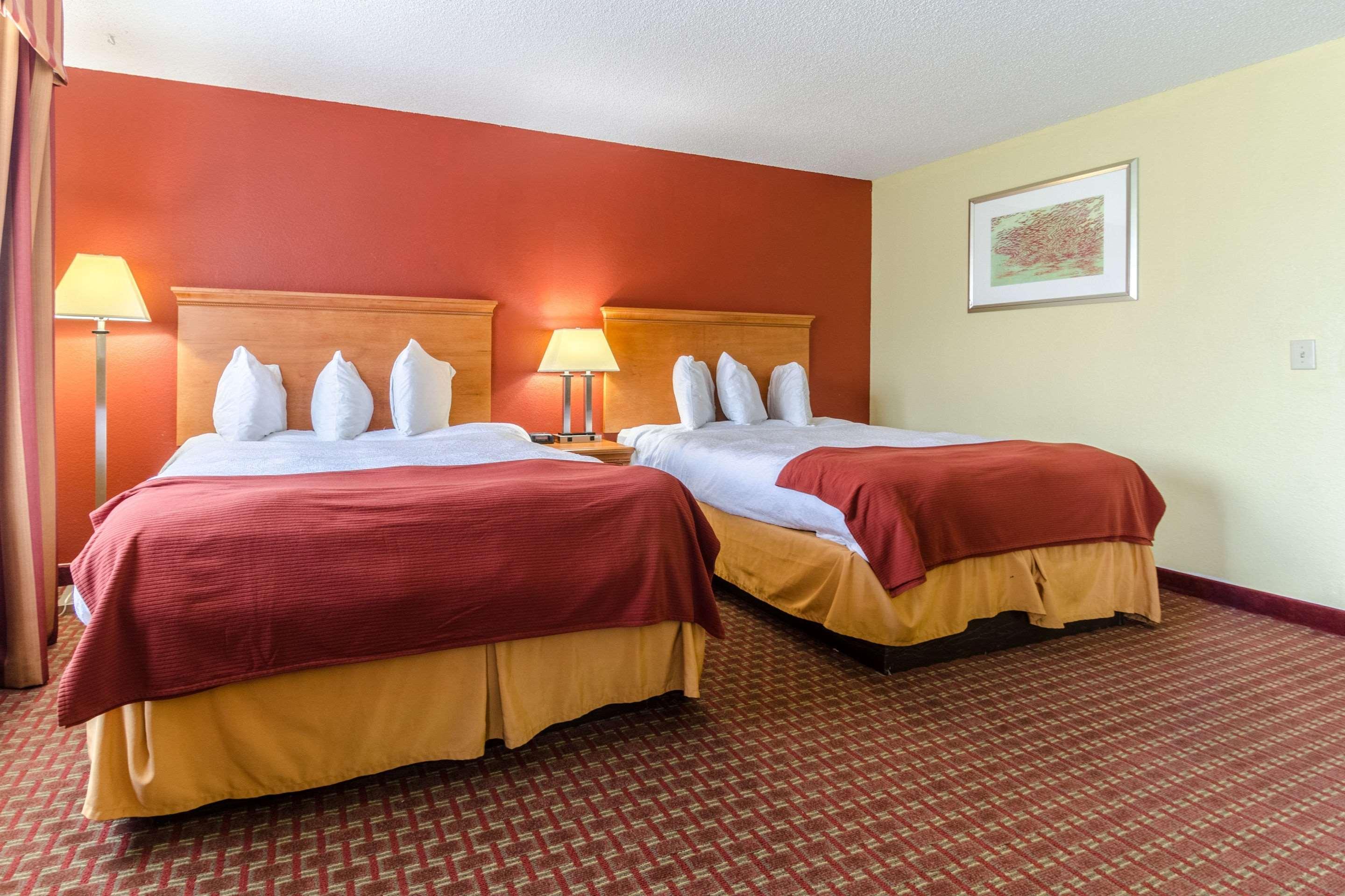 Rodeway Inn & Suites Jacksonville Near Camp Lejeune Exterior photo