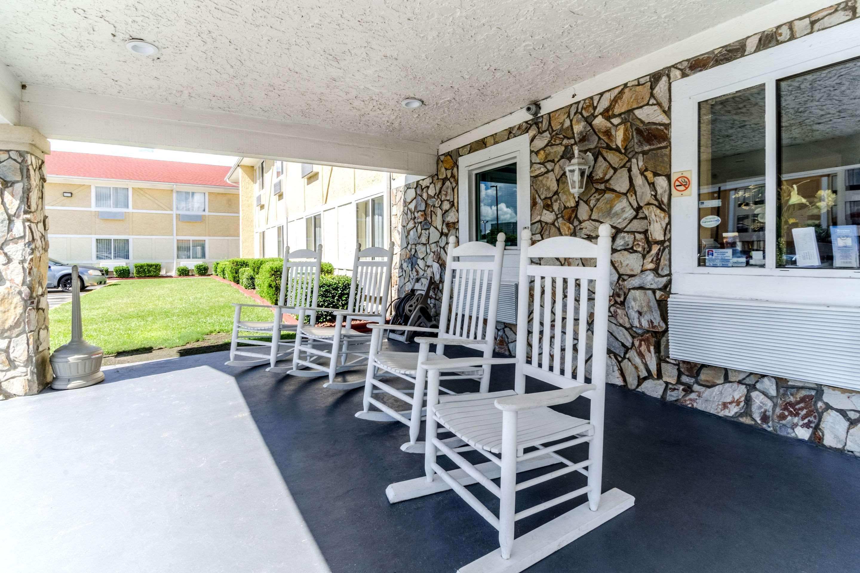 Rodeway Inn & Suites Jacksonville Near Camp Lejeune Exterior photo