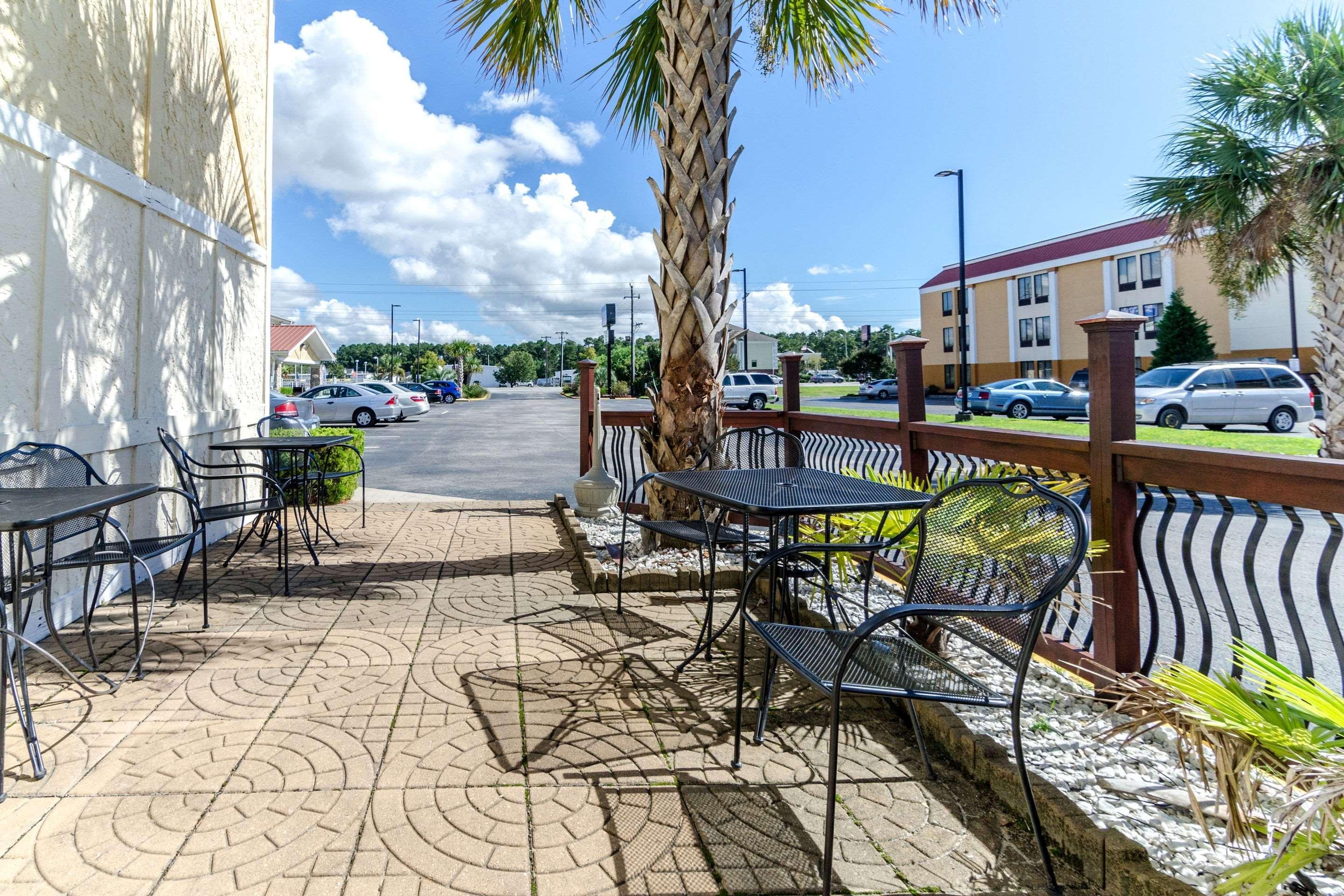 Rodeway Inn & Suites Jacksonville Near Camp Lejeune Exterior photo